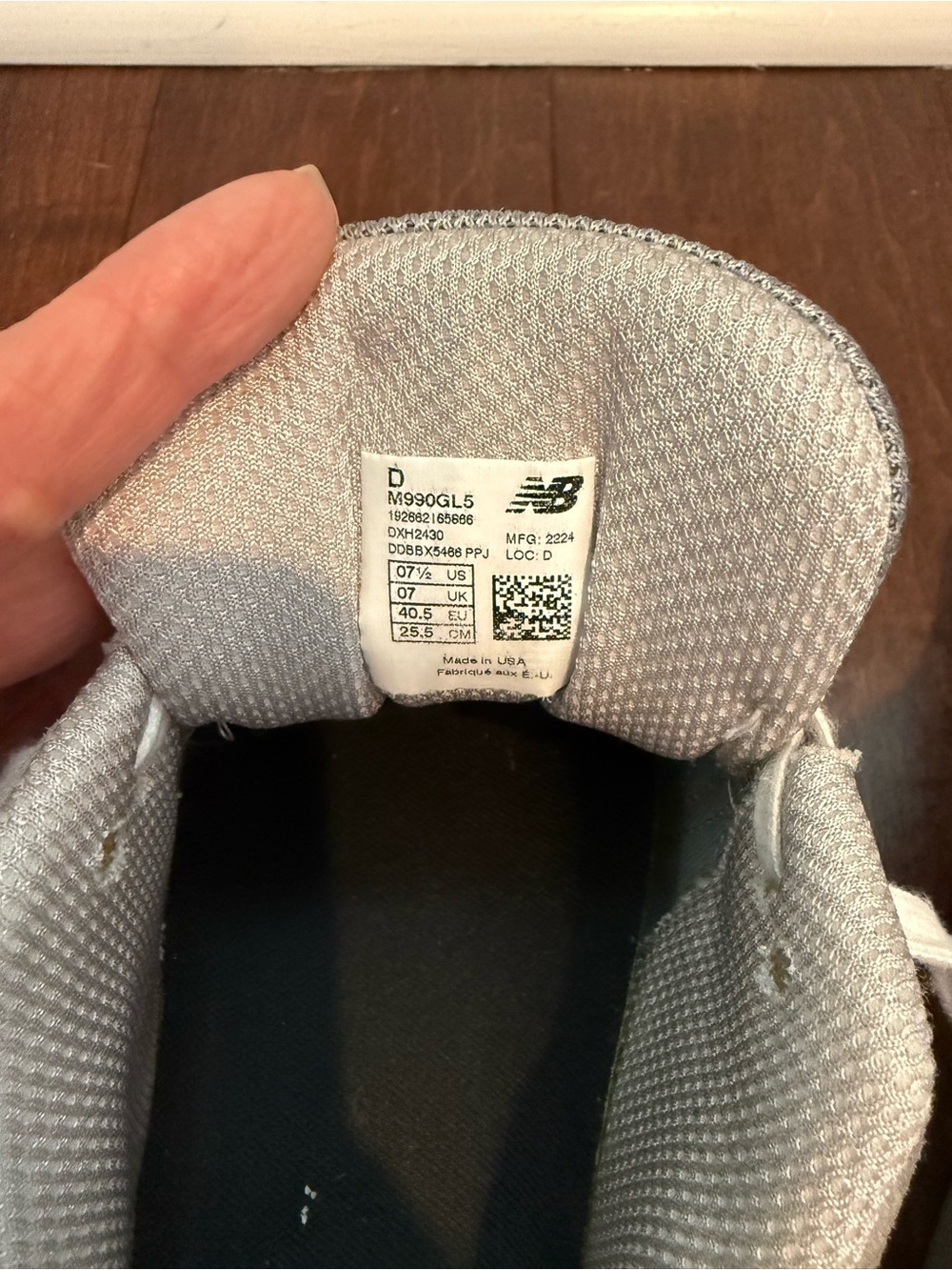 New Balance Men's 990v4 Sneakers - Picture 4 of 4